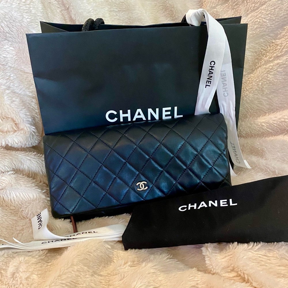CHANEL BEAUTY CC CLUTCH